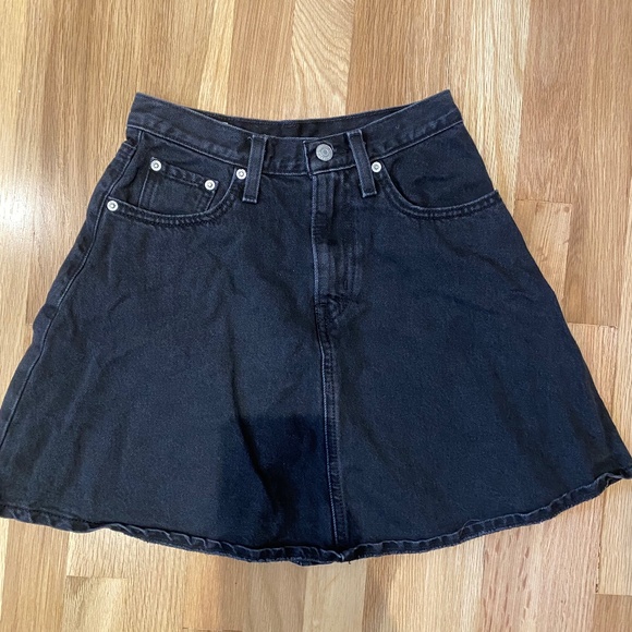 Levi’s black denim mini skirt - Picture 1 of 2